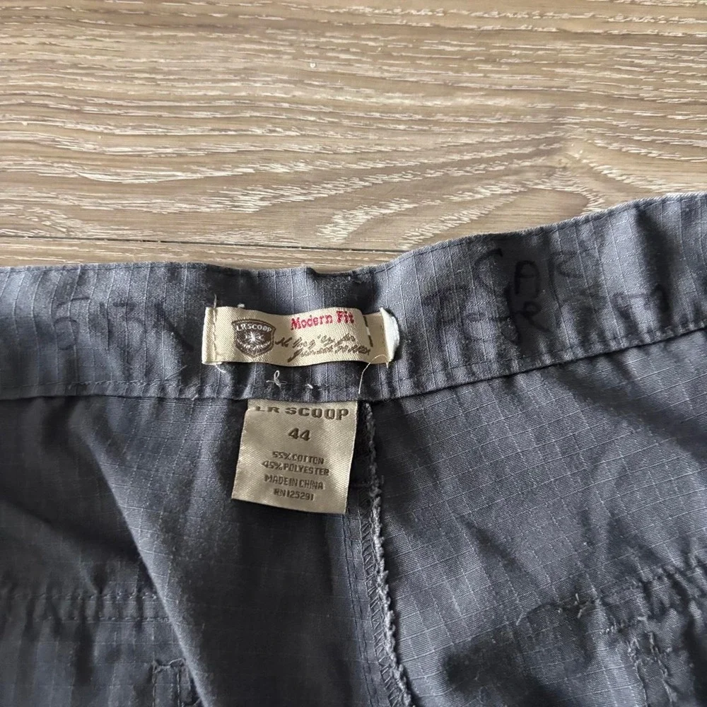 'Vintage Y2K/2000s Baggy Grey Skater Cargo Shorts! Size 44